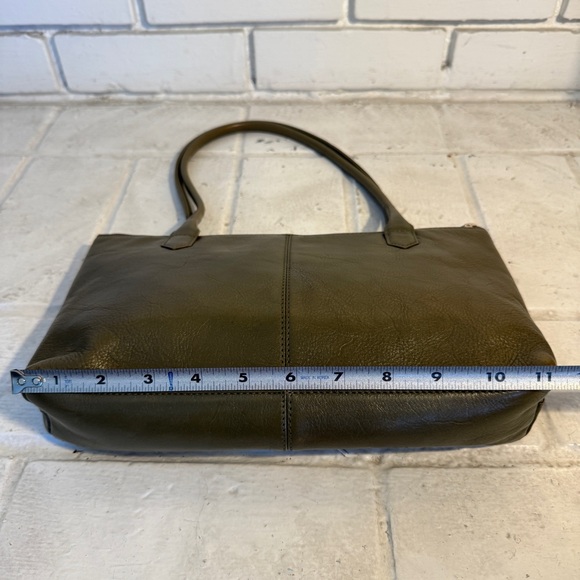 Hobo International Vintage Slim Olive Green Leather Shoulder Bag - Picture 10 of 14